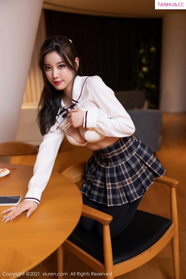 杨晨晨 sugar小甜心CC 校园女神杨晨晨 格子裙耀眼夺目第18张图片